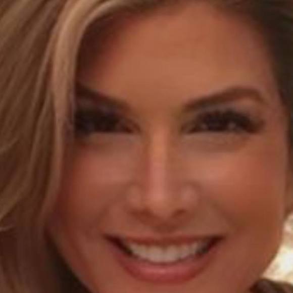 Meet your Posher, Jennifer - Picture 1 of 1